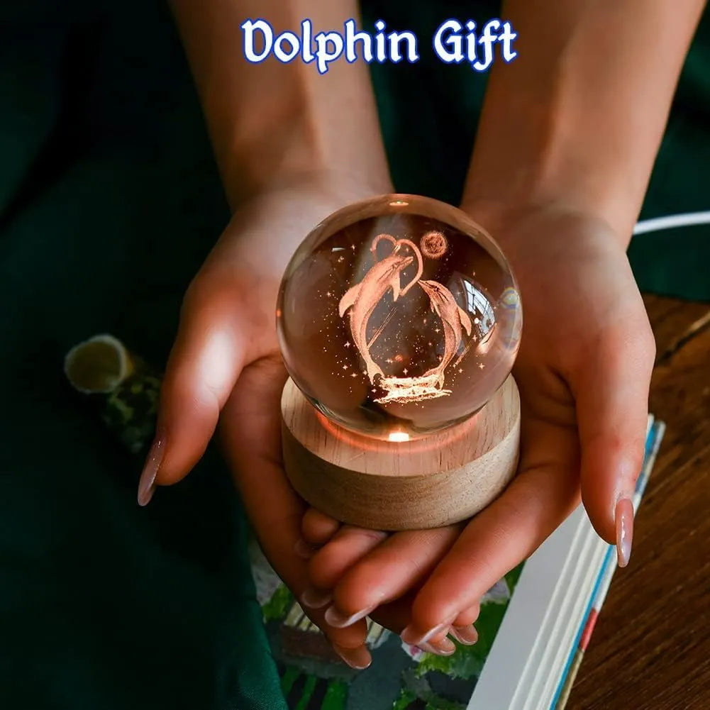 3D Dolphin Crystal Ball Night Light, LED Solar System Crystal Ball Night Light with Wooden Base, Dolphin Crystal Ball Lamp for Children, Friends Birthday Gifts, Novelty Home and Room Decor.