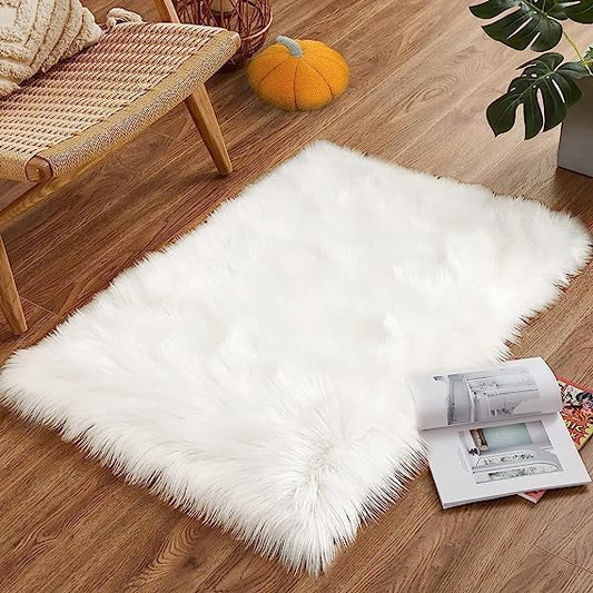 Sheepskin Rug Fluffy Soft Faux Fox Fur for Bedroom Living Room Decor Faux Fur Bedside Rug Decorative Fur for Chair Sofa Bed Fluffy Washable Rug (60x90 cm White)